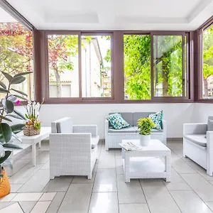 Luana Hotel